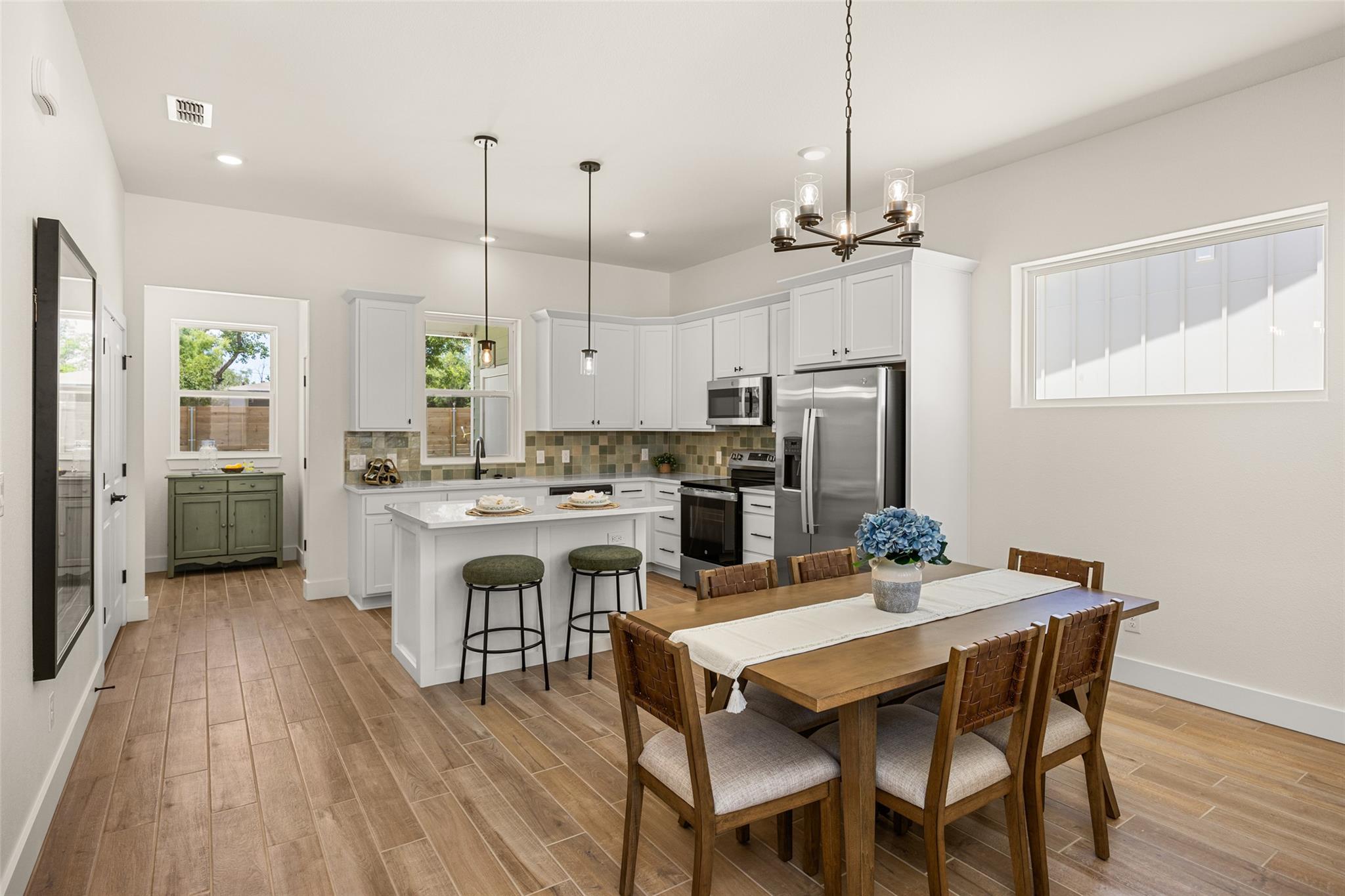 802 S Creek ST 101