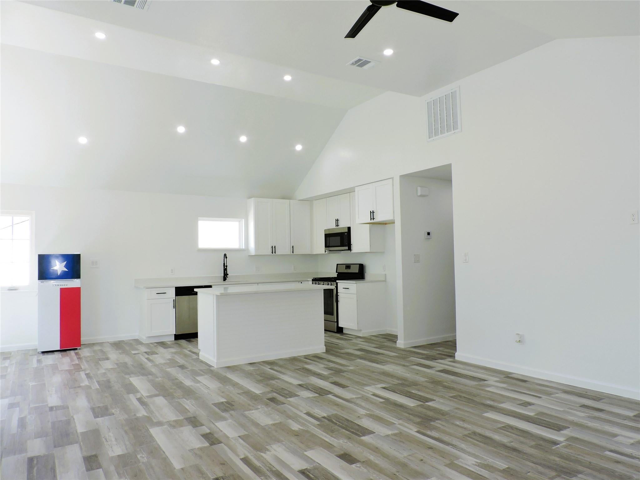 705 E Highway 82