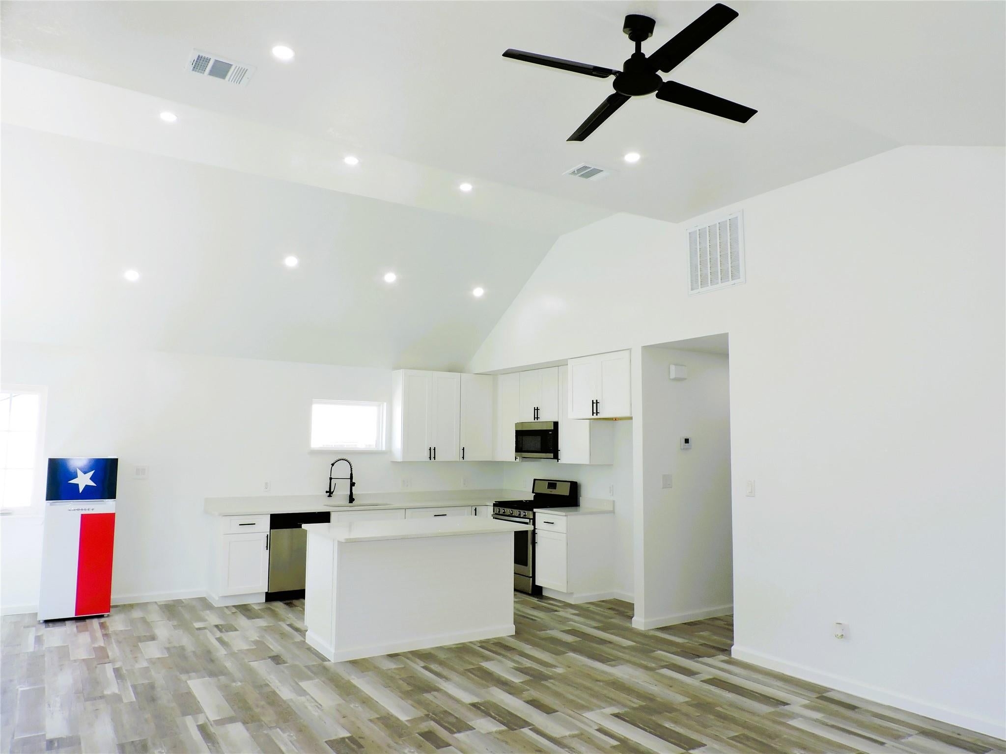 705 E Highway 82