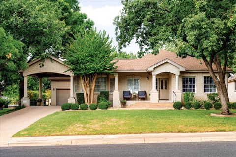 Photo of 10825 River Plantation Dr DR, Austin, TX 78747 (MLS # 8456130)