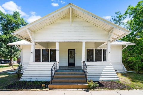 1115 N Avenue C Elgin TX 78621