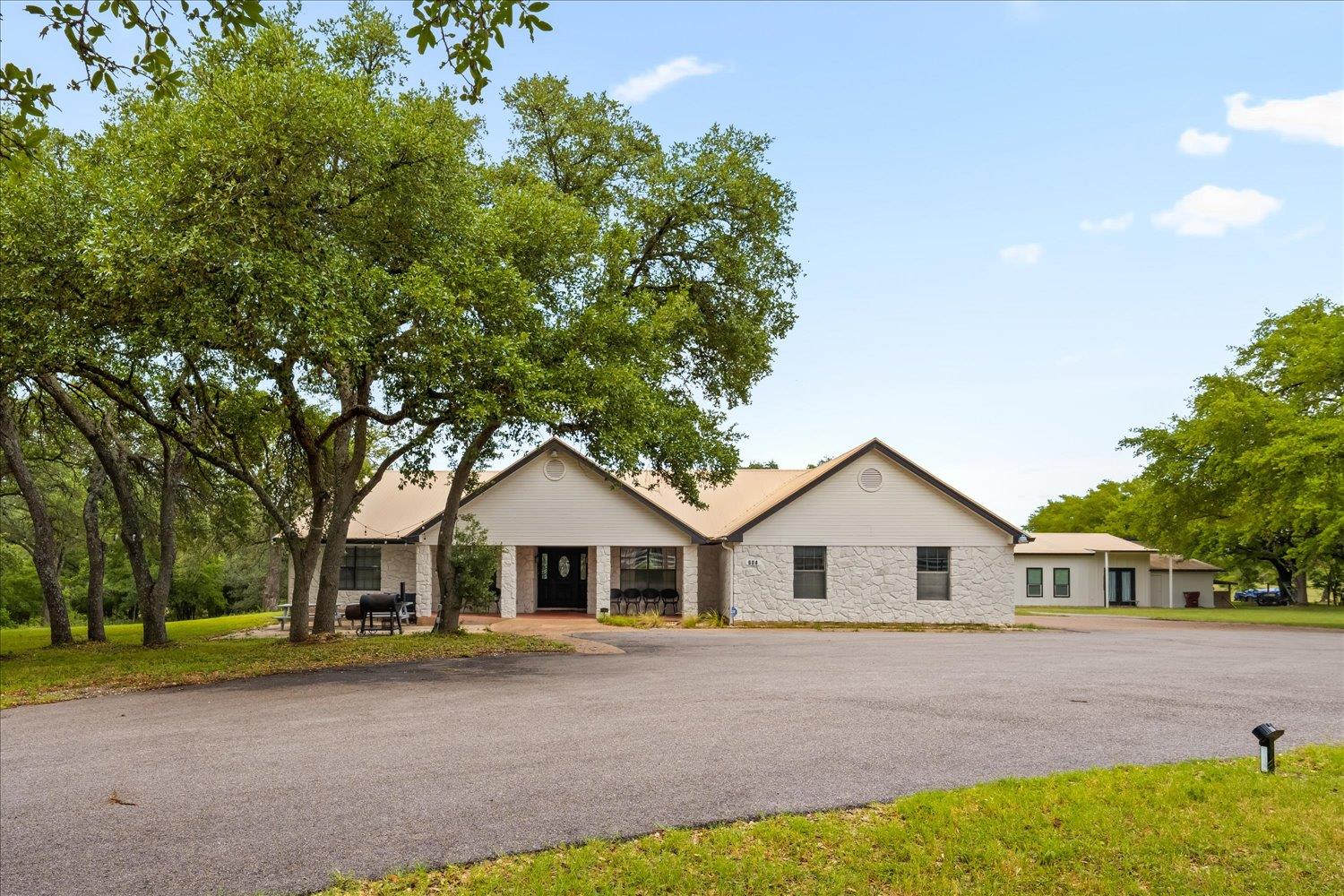 604 Oakwood DR