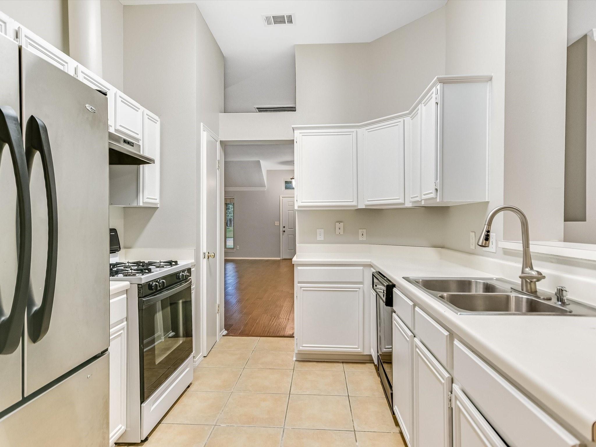 Austin, Texas 78748, United States, 4 Bedrooms Bedrooms, ,3 BathroomsBathrooms,Residential,Pending,55274