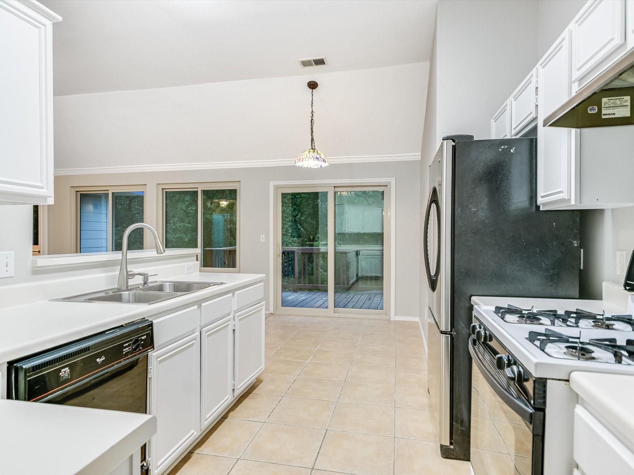 Austin, Texas 78748, United States, 4 Bedrooms Bedrooms, ,3 BathroomsBathrooms,Residential,Pending,55274