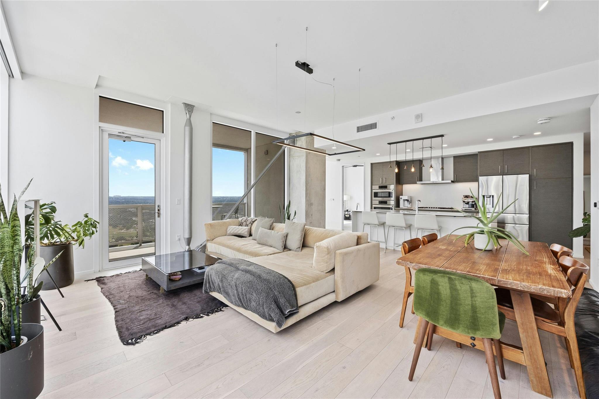 301 West Ave 2306