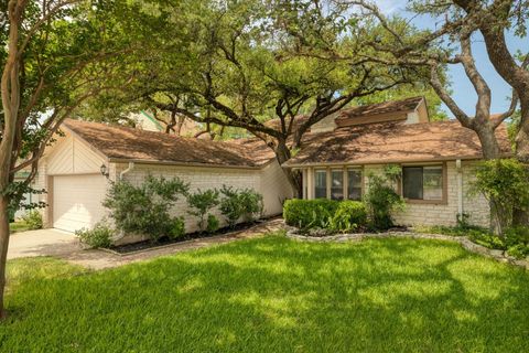 Single Family Residence in Austin TX 9221 Knoll Crest LOOP.jpg