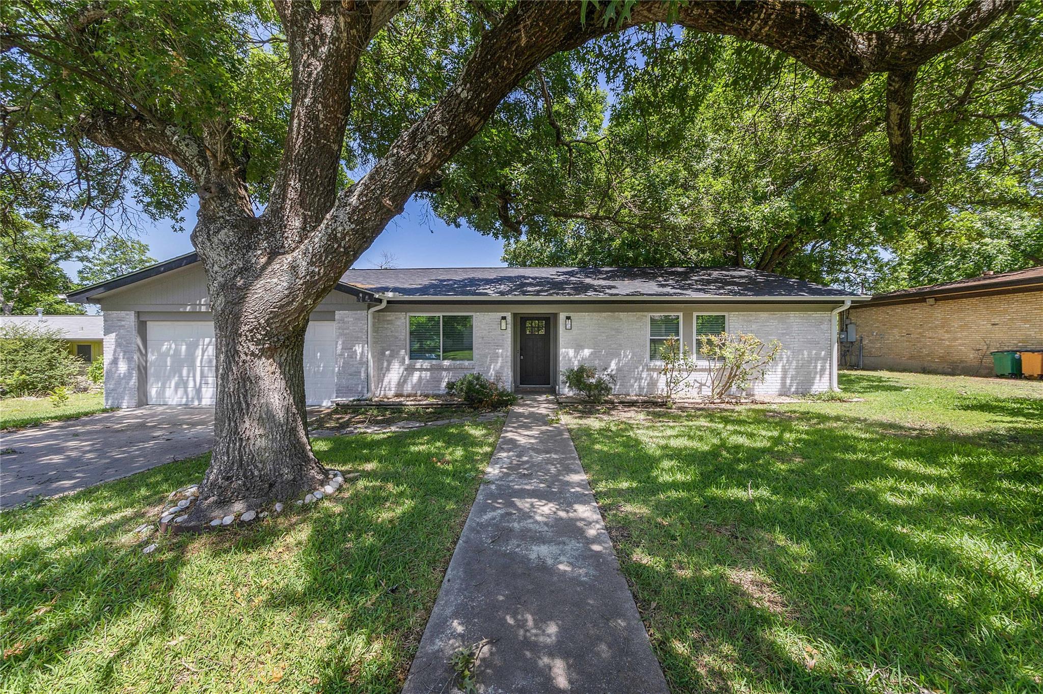 Photo 1 of 25 — 11603 Oak TRL, Austin, TX 78753