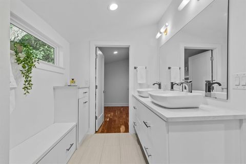 Tiny photo for 2712 Oak Springs DR #A, Austin, TX 78702 (MLS # 6455948)