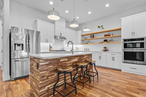 2712 Oak Springs DR A Austin TX 78702