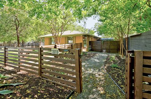 Photo of 707 JOSEPHINE ST #B, Austin, TX 78704 (MLS # 6197259)