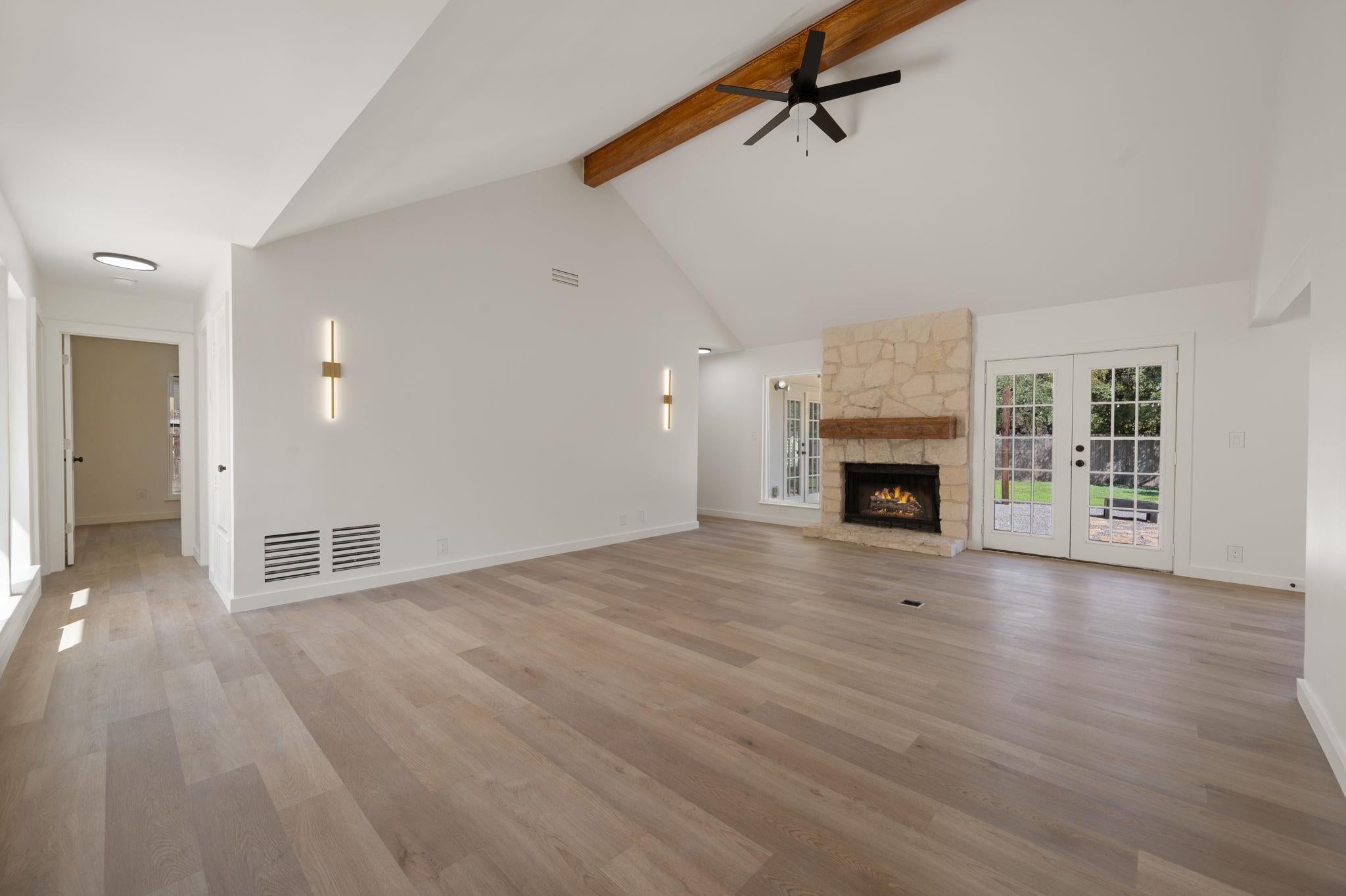 509 W Esparada DR