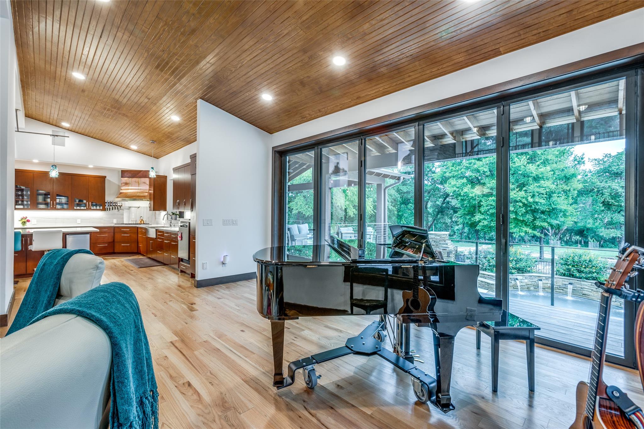 608 Innwood DR