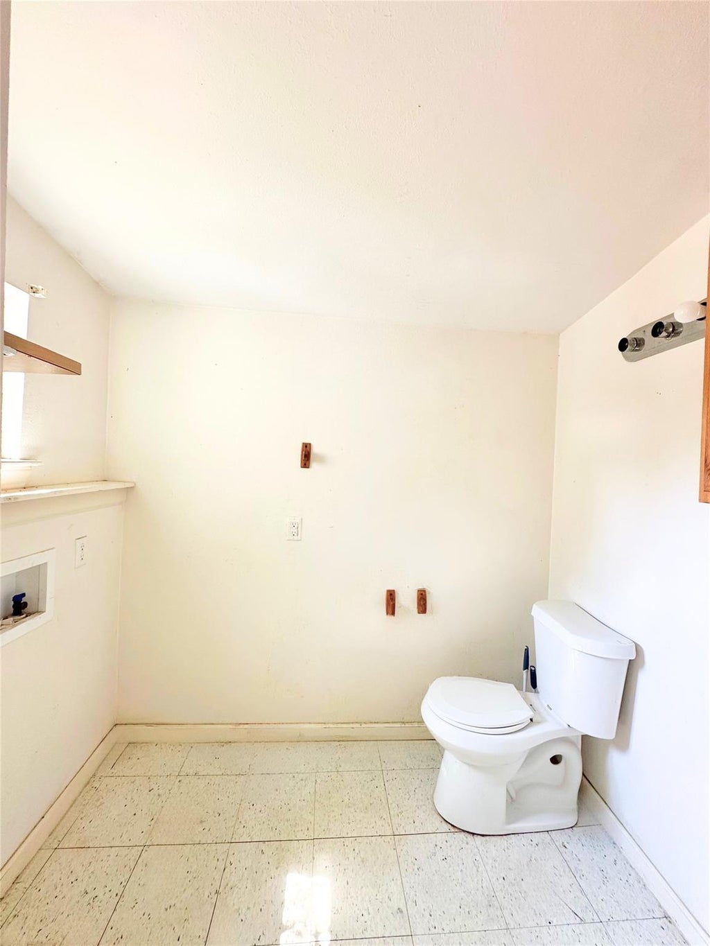 Photo of 820 Chihuahua ST, Lockhart, TX 78644 (MLS # 3894996)