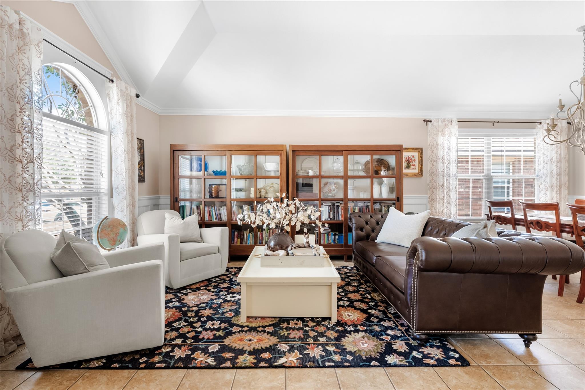 1005 Zeus CIR