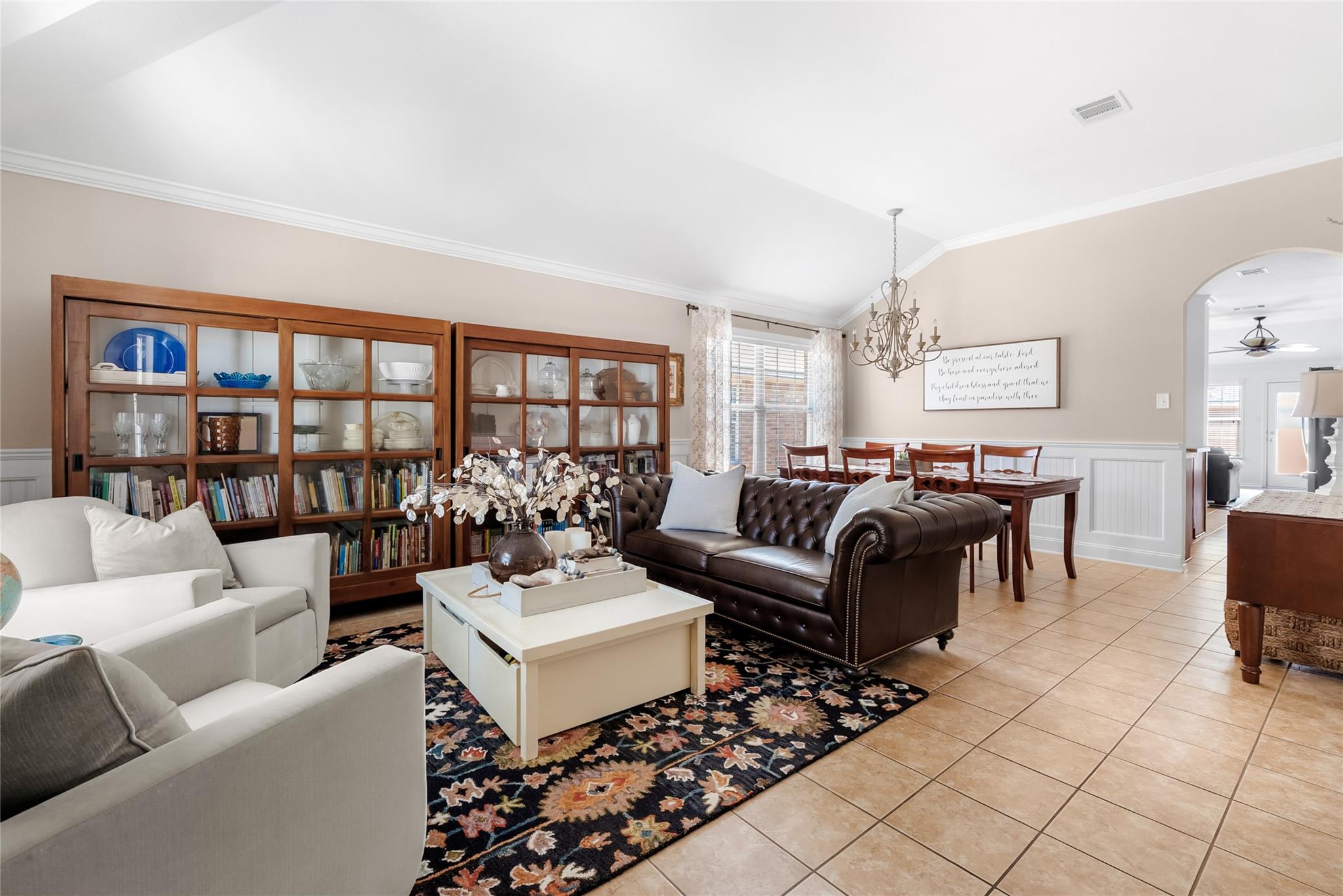 1005 Zeus CIR
