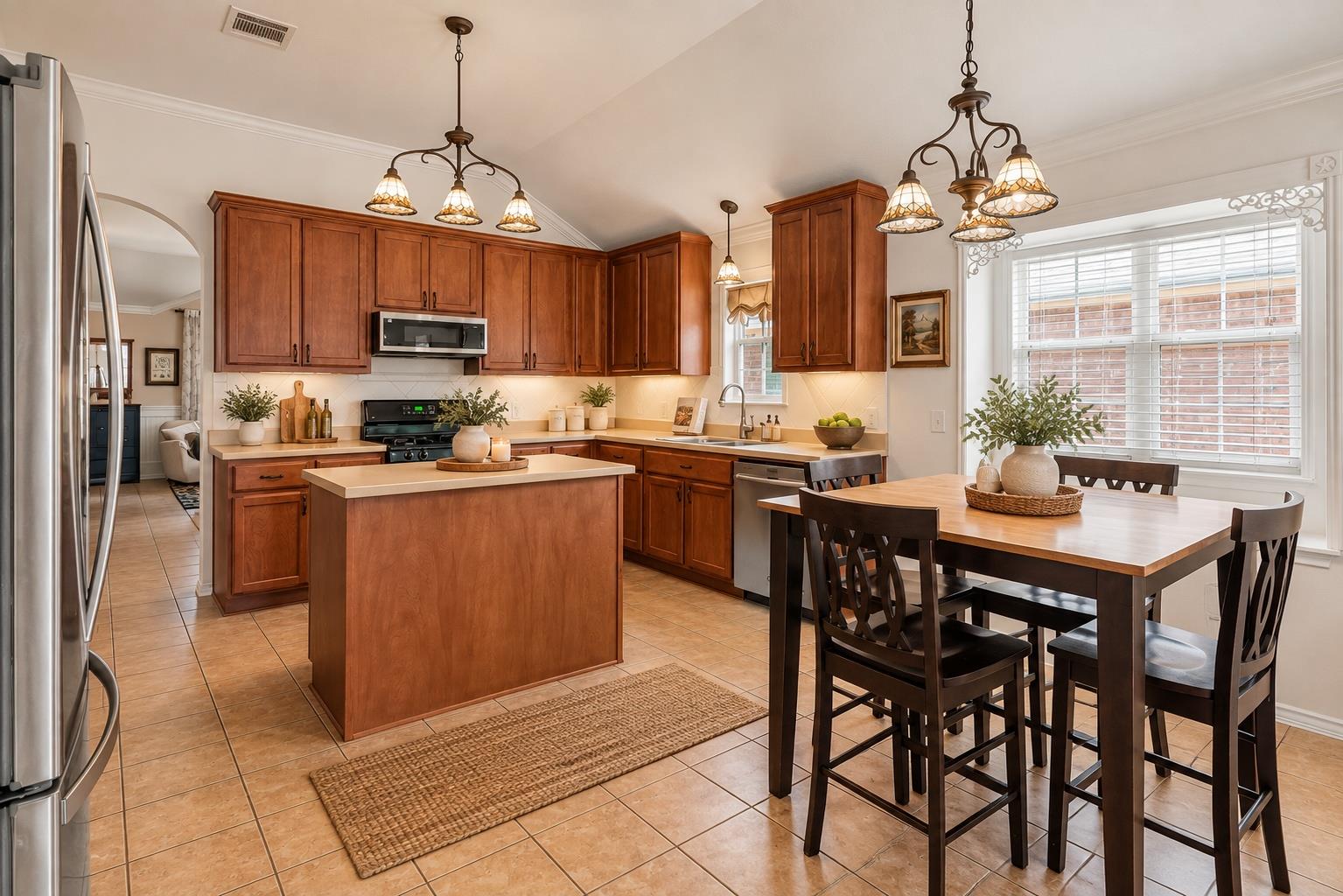 1005 Zeus CIR