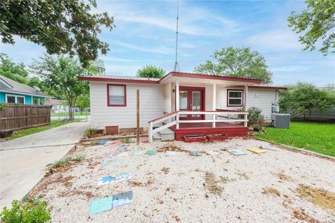 A home in Luling