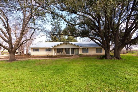 Photo of 3310 N Main ST, Taylor, TX 76574 (MLS # 7346048)