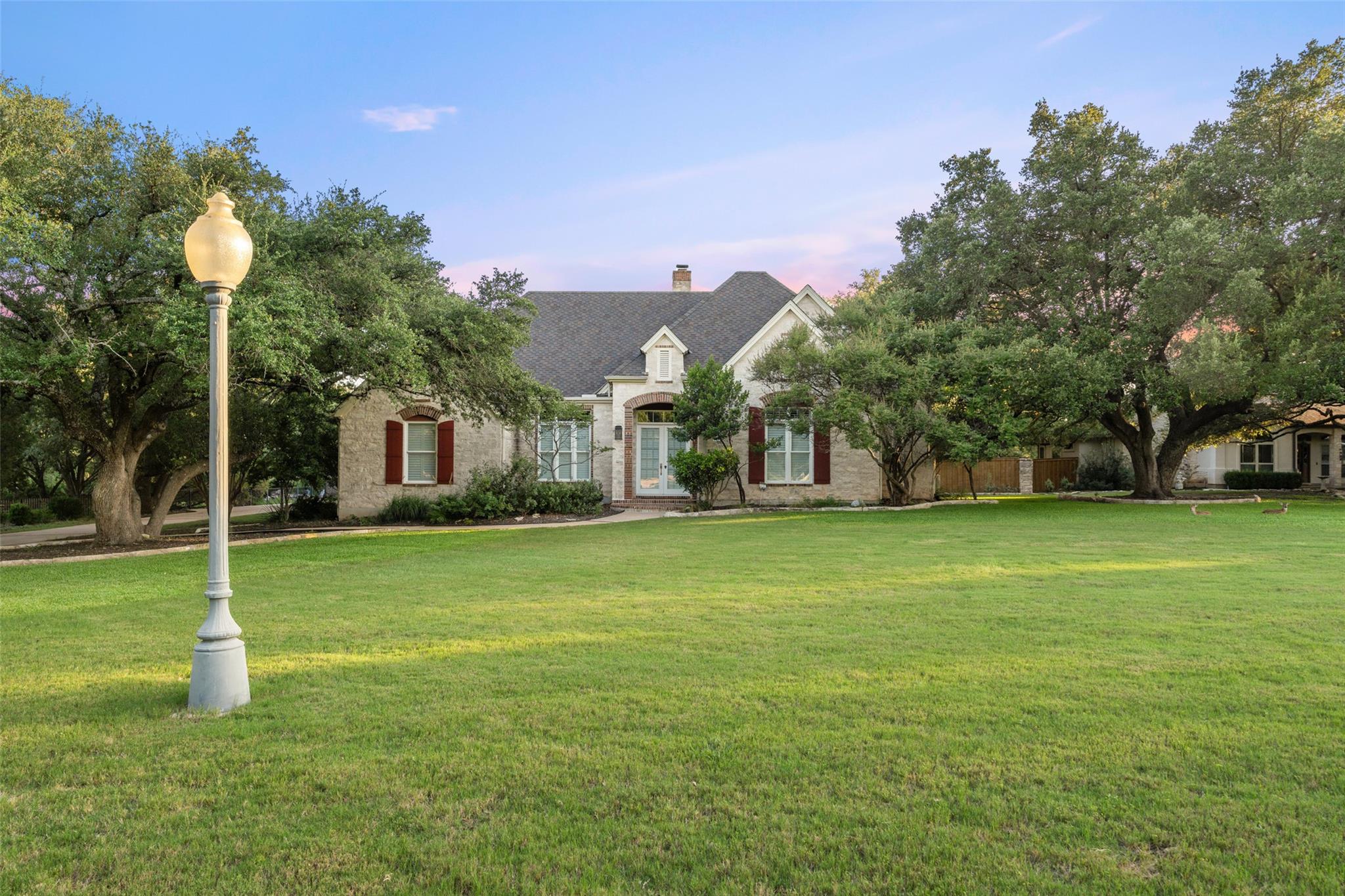 127 Roberts CIR