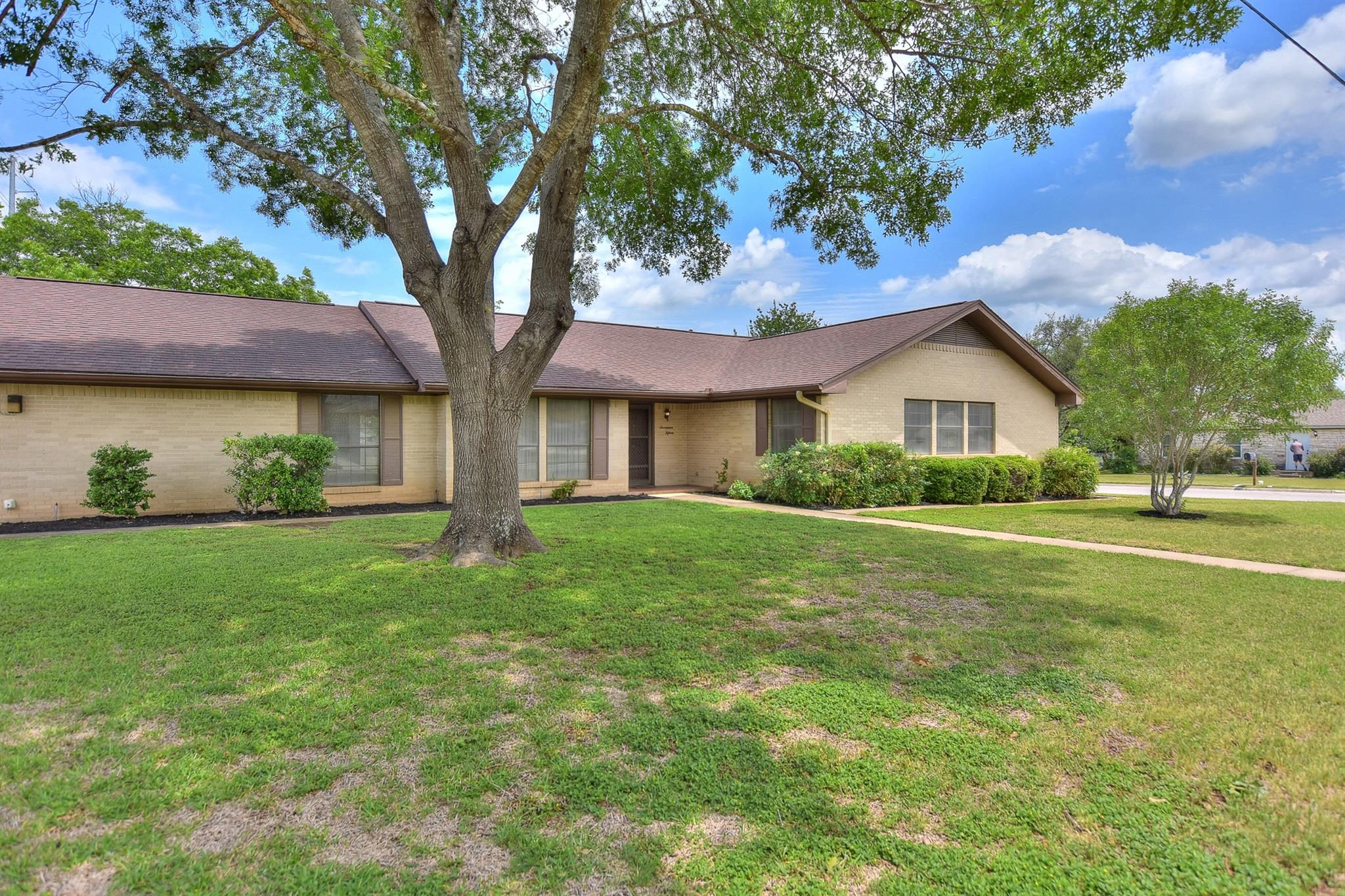 1715 Dawn DR