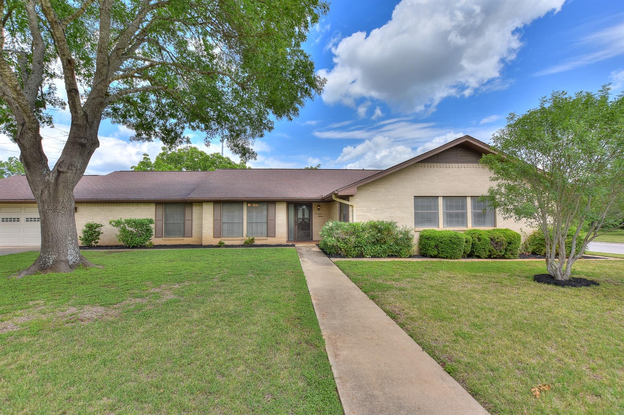 1715 Dawn DR