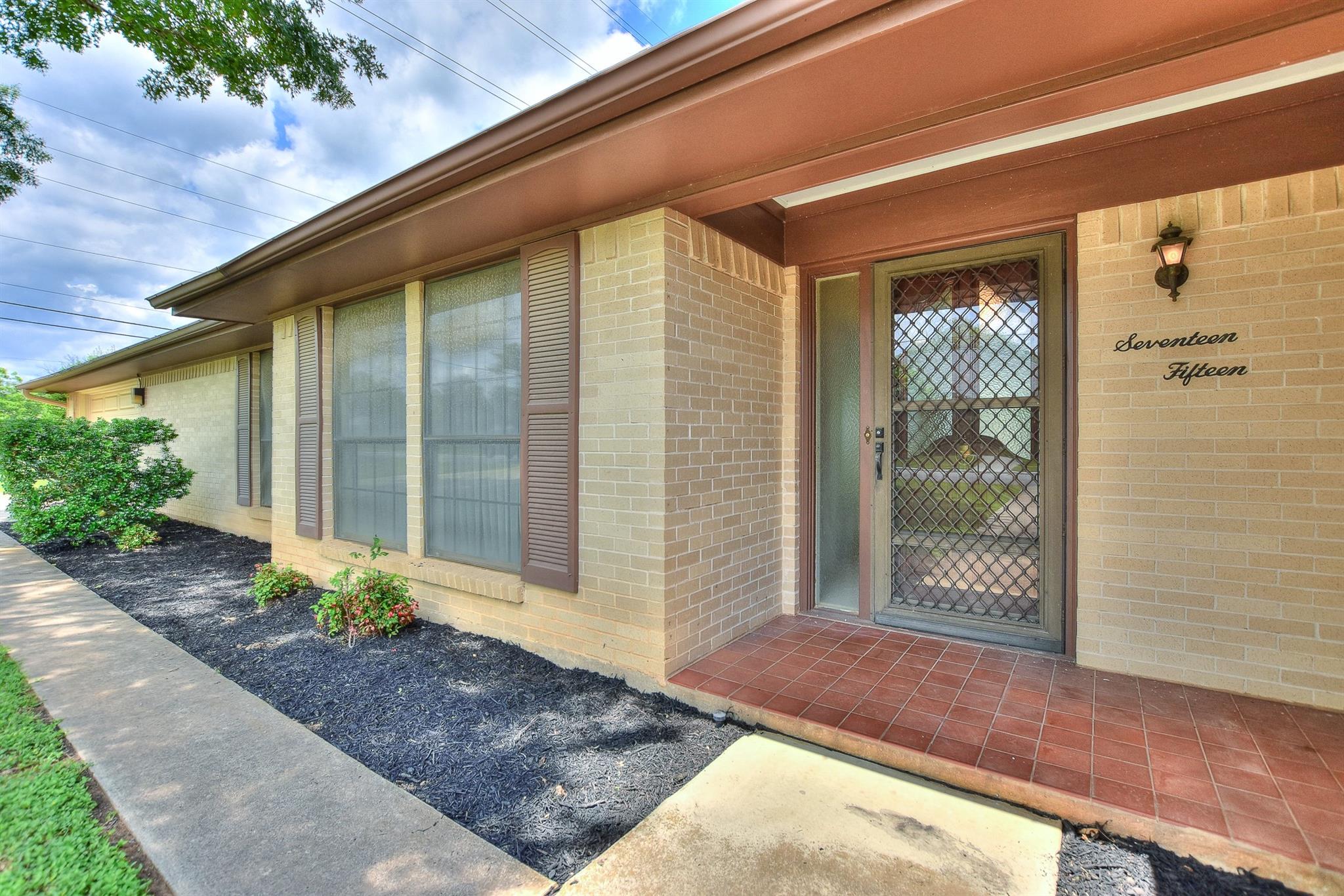 1715 Dawn DR