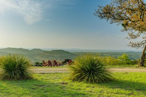 281 Kloster LN Blanco TX 78606