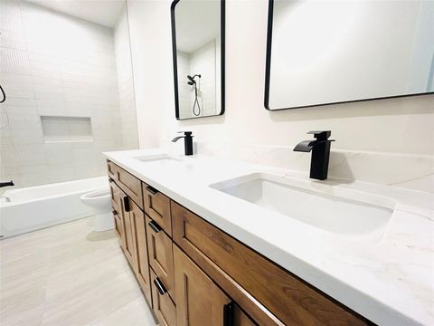 Tiny photo for 4324 Airport BLVD #B, Austin, TX 78722 (MLS # 2361811)