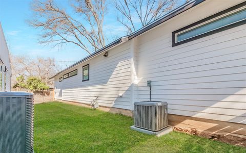Tiny photo for 1130 Spur ST #A, Austin, TX 78721 (MLS # 7413657)