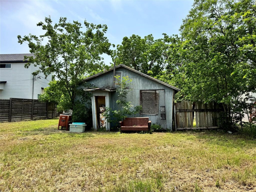 Photo of 6408 Porter ST, Austin, TX 78741 (MLS # 3043517)