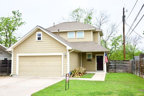 Photo of 1800 Richcreek RD #B, Austin, TX 78757 (MLS # 1420449)