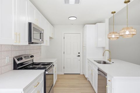 600 County Glen ST Leander TX 78641