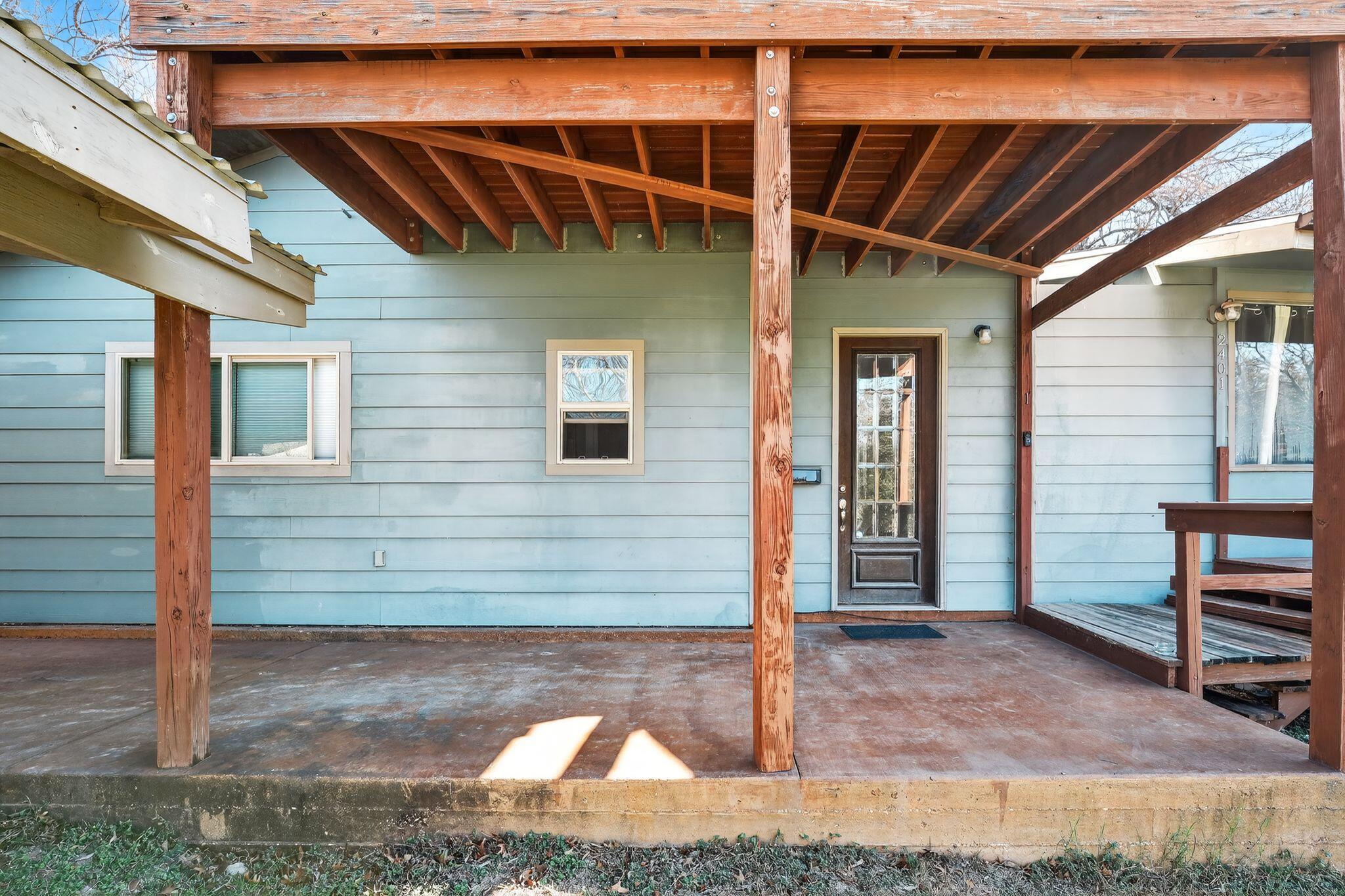 2401 De Soto DR