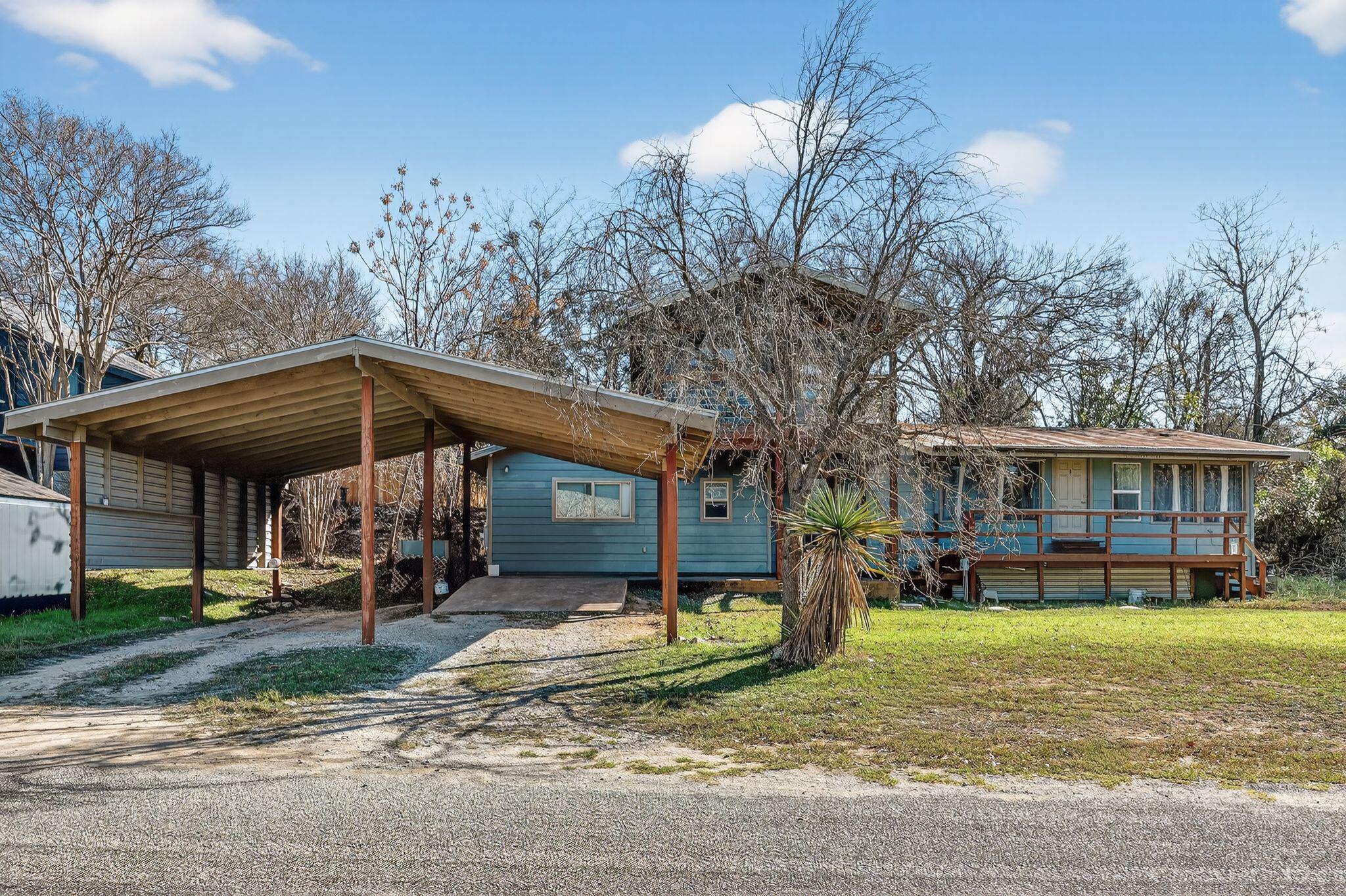 2401 De Soto DR