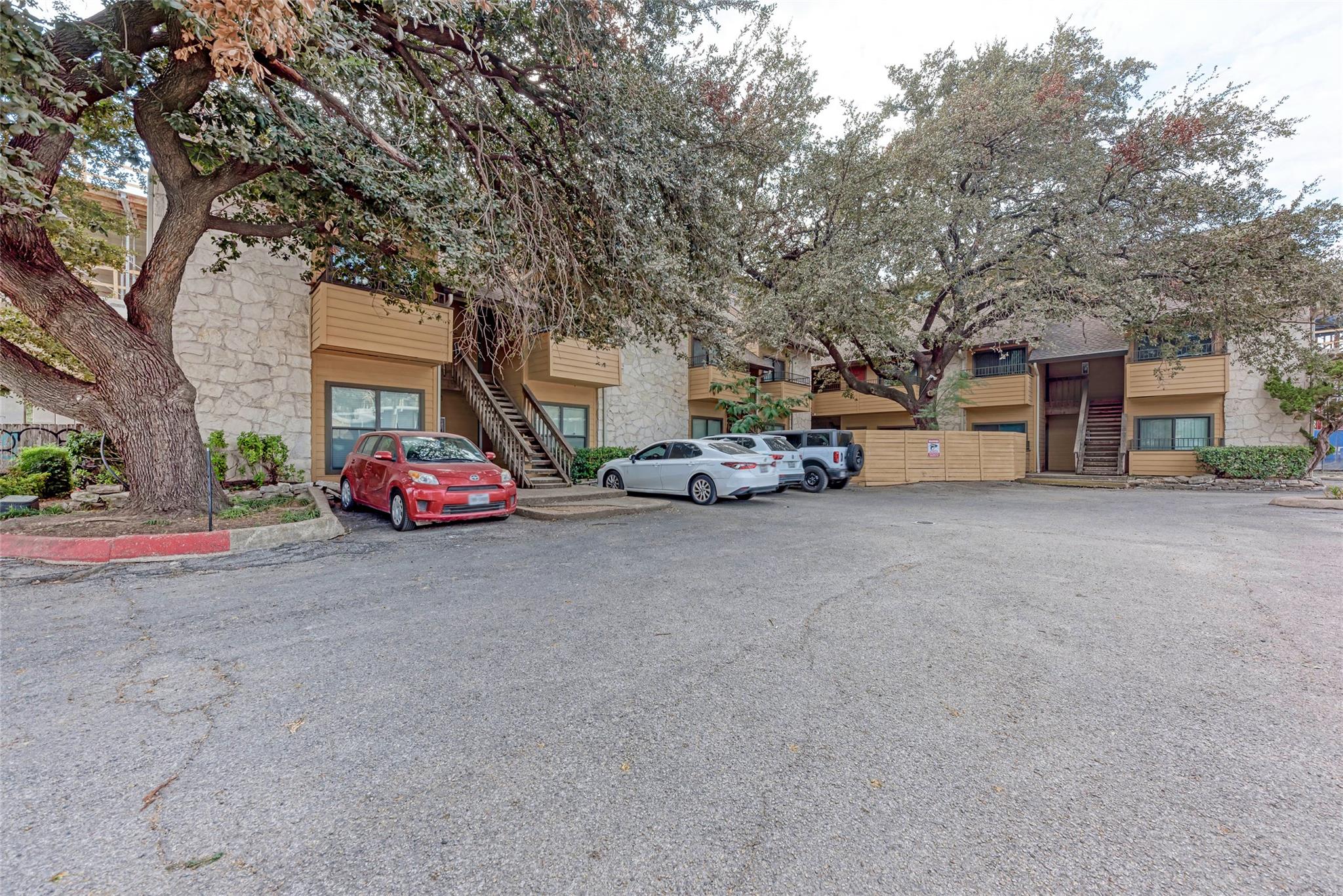 2714 Nueces ST 108