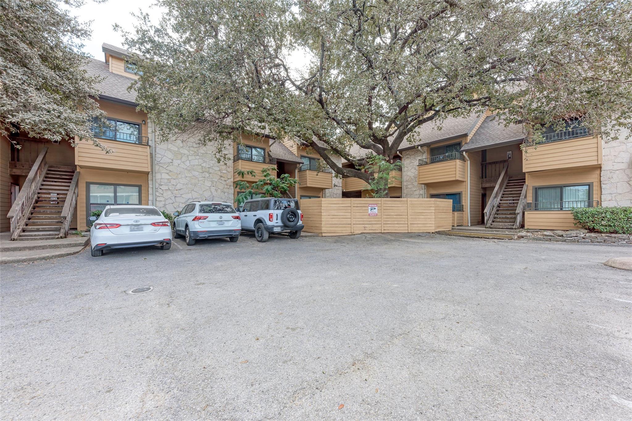 2714 Nueces ST 108