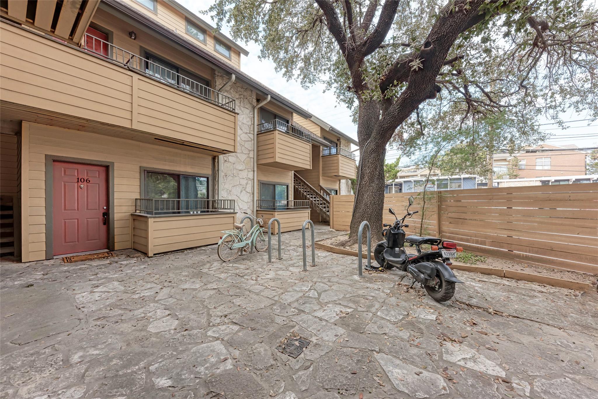 2714 Nueces ST 108