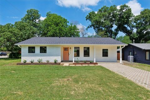 Photo of 2712 Friar Tuck LN, Austin, TX 78704 (MLS # 5277561)