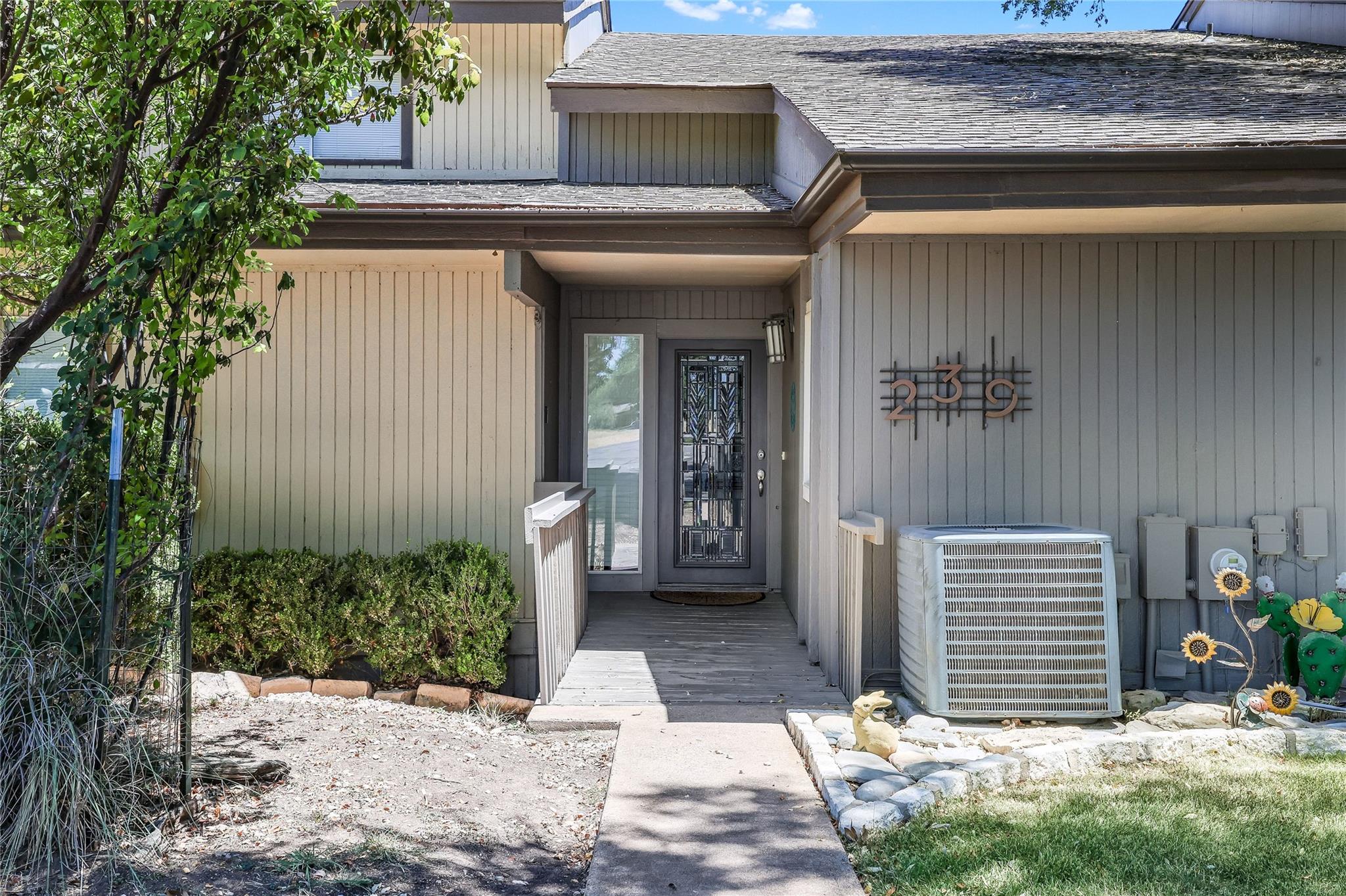 239 VENTURE BLVD S