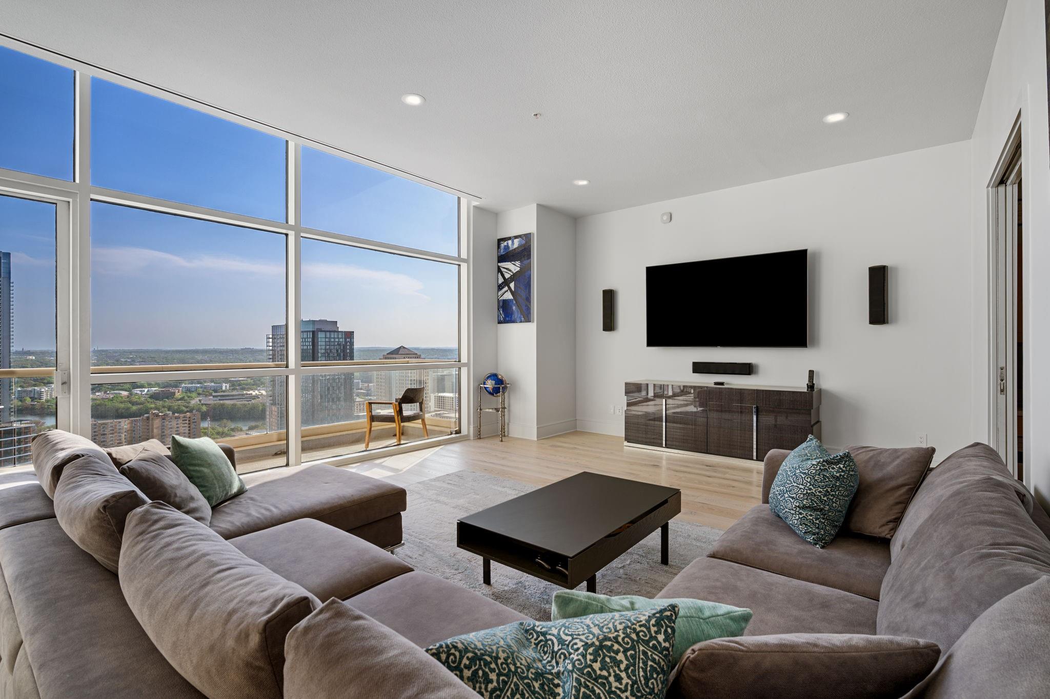 555 E 5th ST 2906