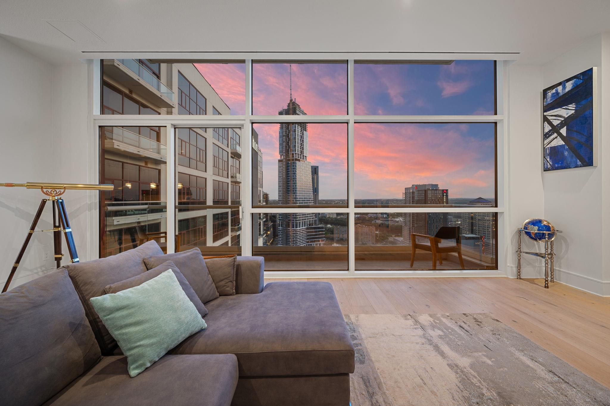 555 E 5th ST 2906