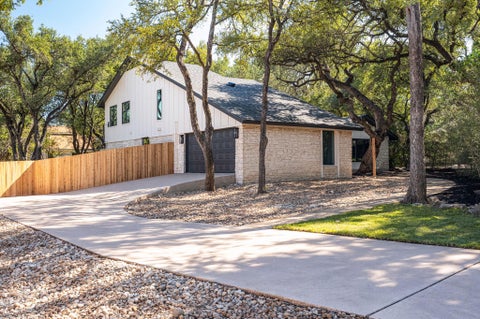 Photo of 10907 Spicewood PKWY, Austin, TX 78750 (MLS # 3917519)