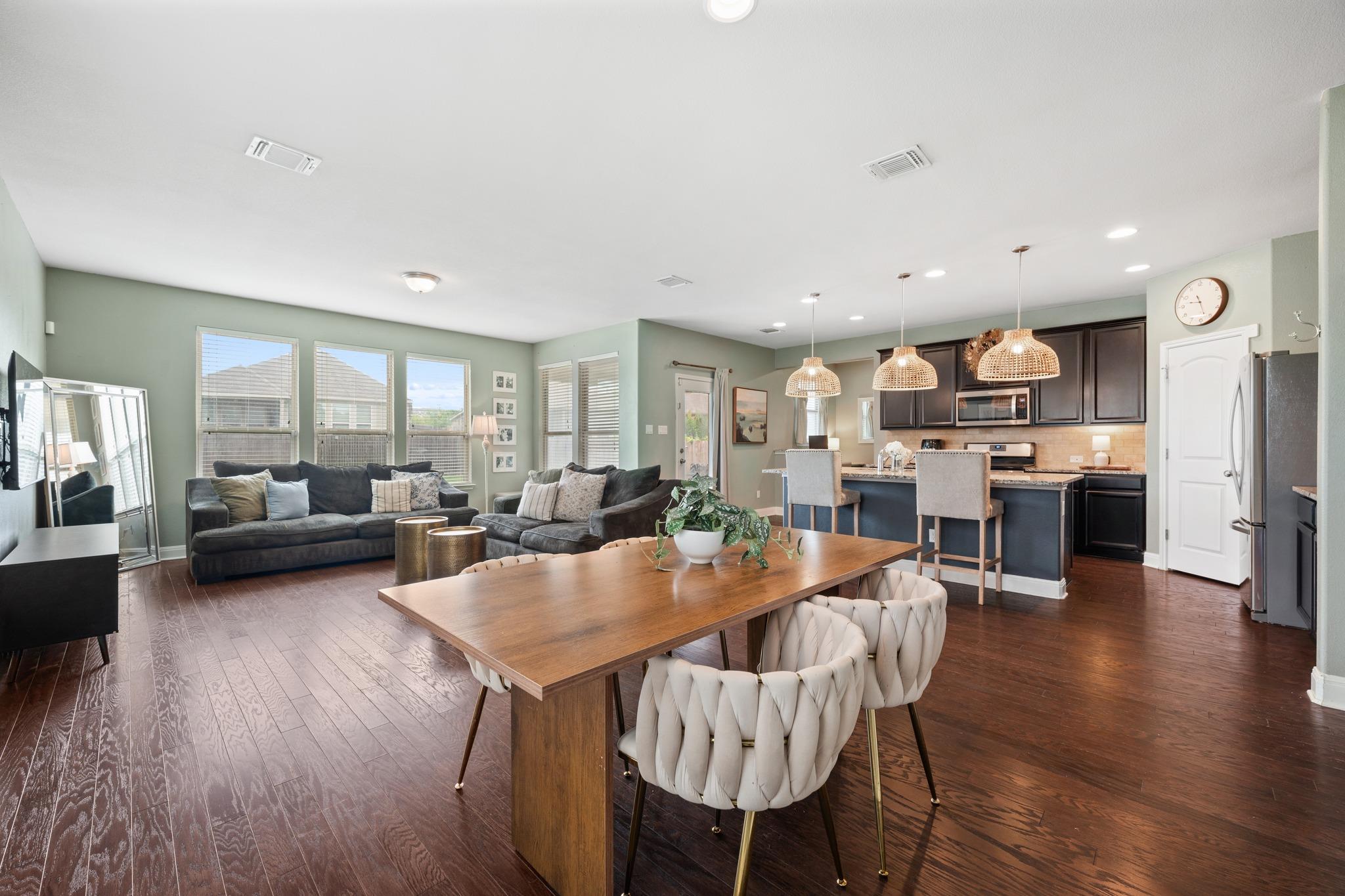 214 Cyril DR