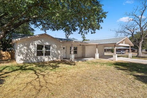 Photo of 412 Oak ST, Bastrop, TX 78602 (MLS # 9245529)