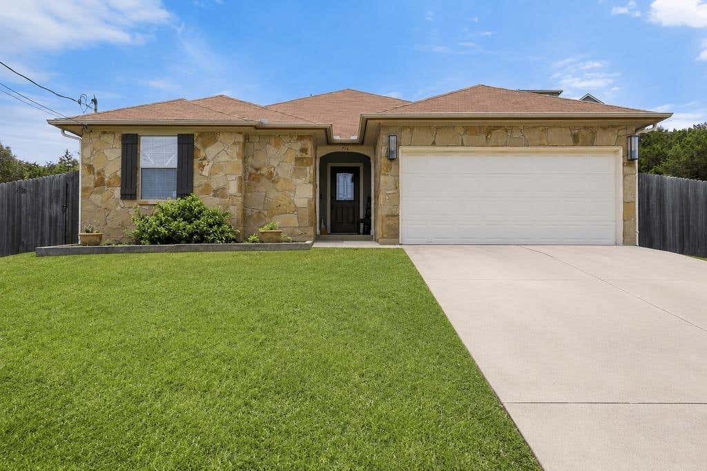 Photo of 714 Newport DR, Spicewood, TX 78669 (MLS # 2442622)
