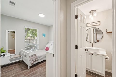 Tiny photo for 1213 S Trace DR, Austin, TX 78745 (MLS # 9063713)