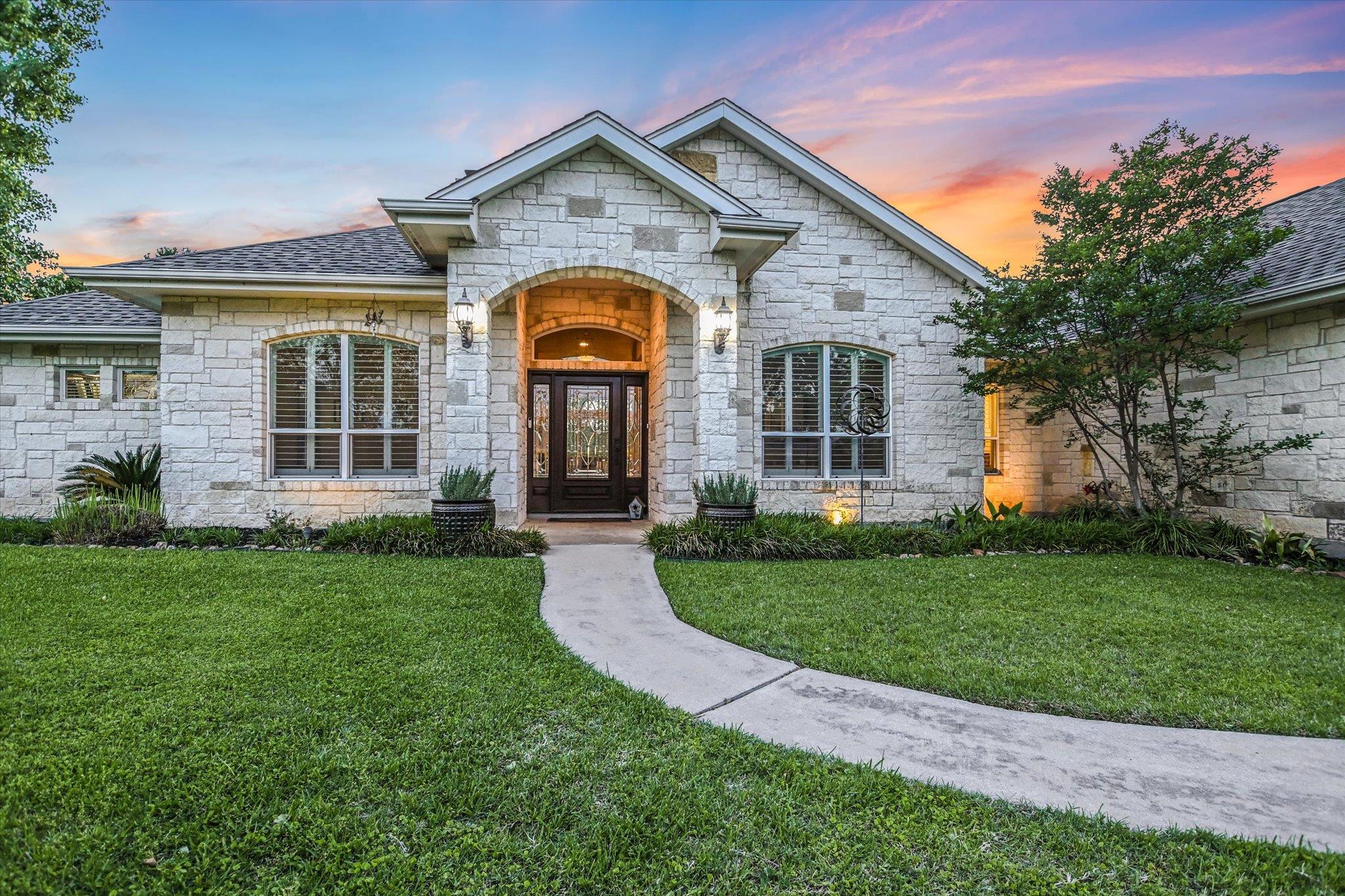 307 E Pheasant DR