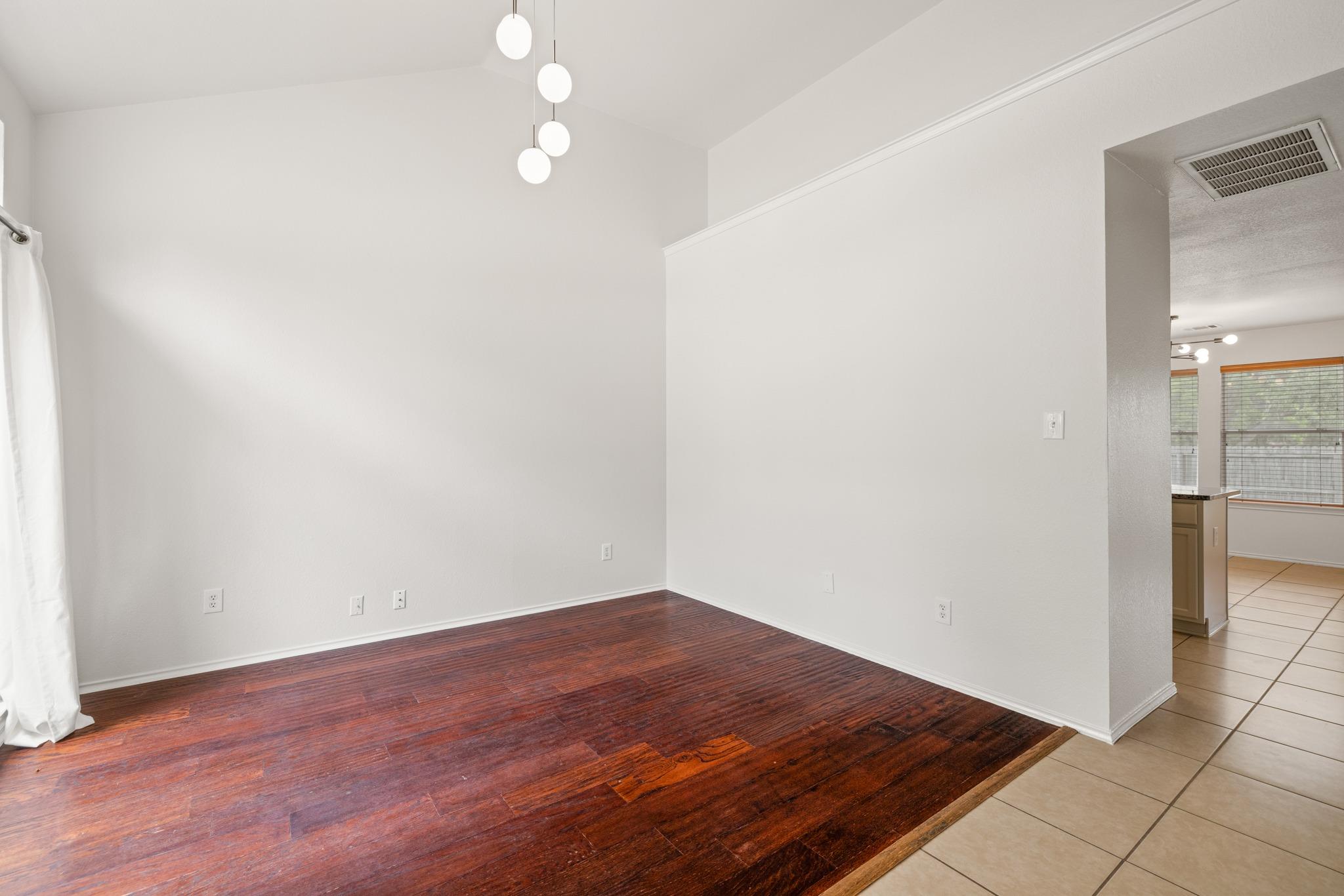 725 Leann LN