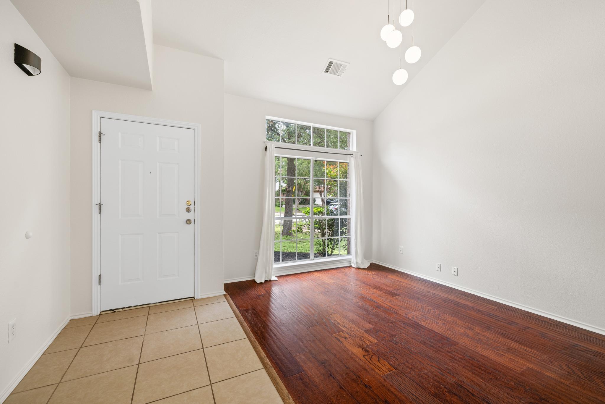 725 Leann LN