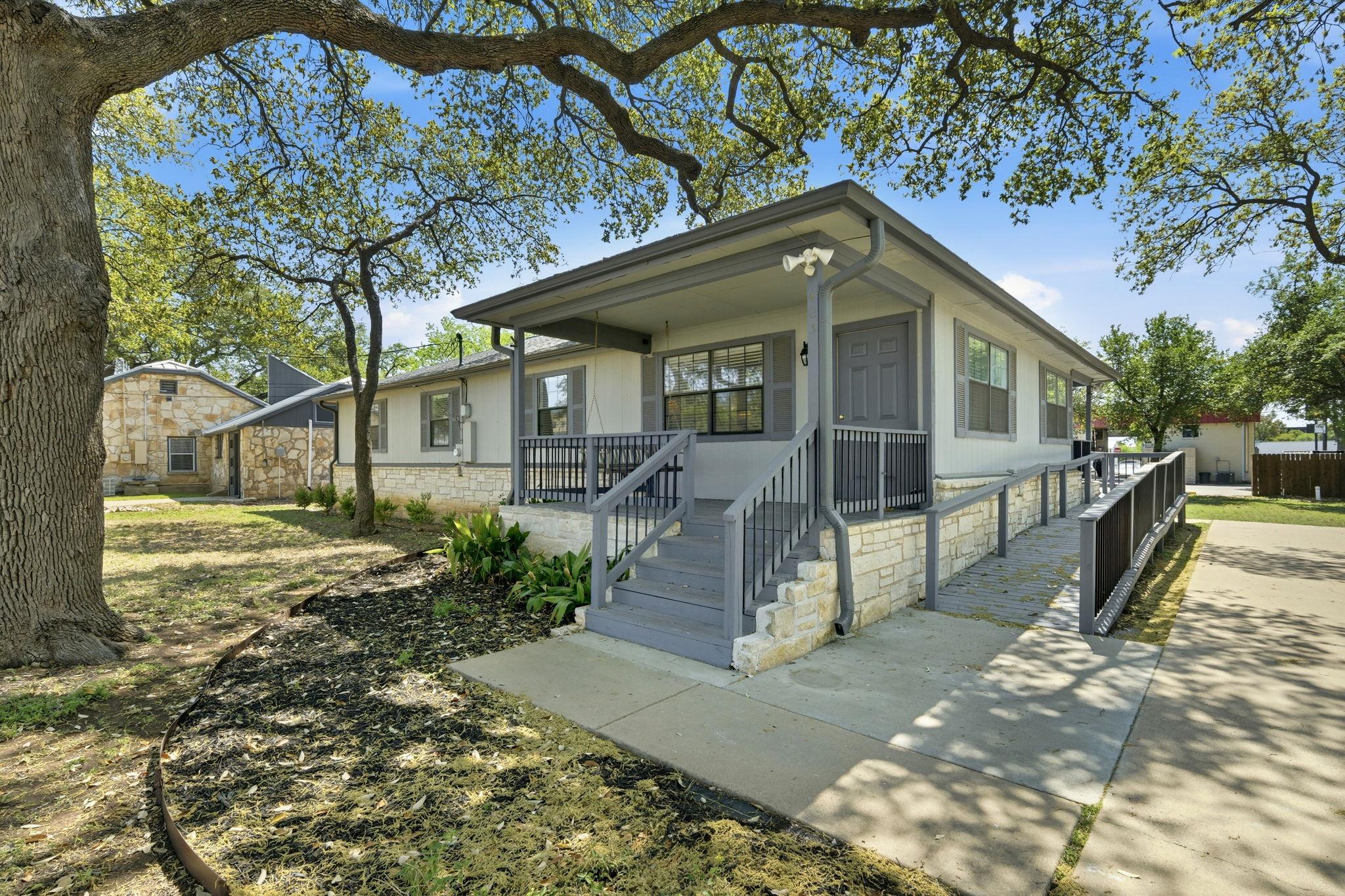 403 W Anderson Ave